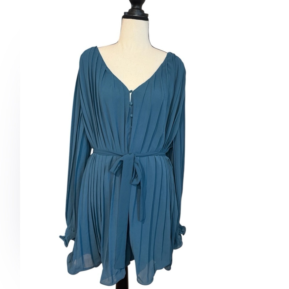 Endless Rose Pleated Romper New With Tags - Picture 2 of 12
